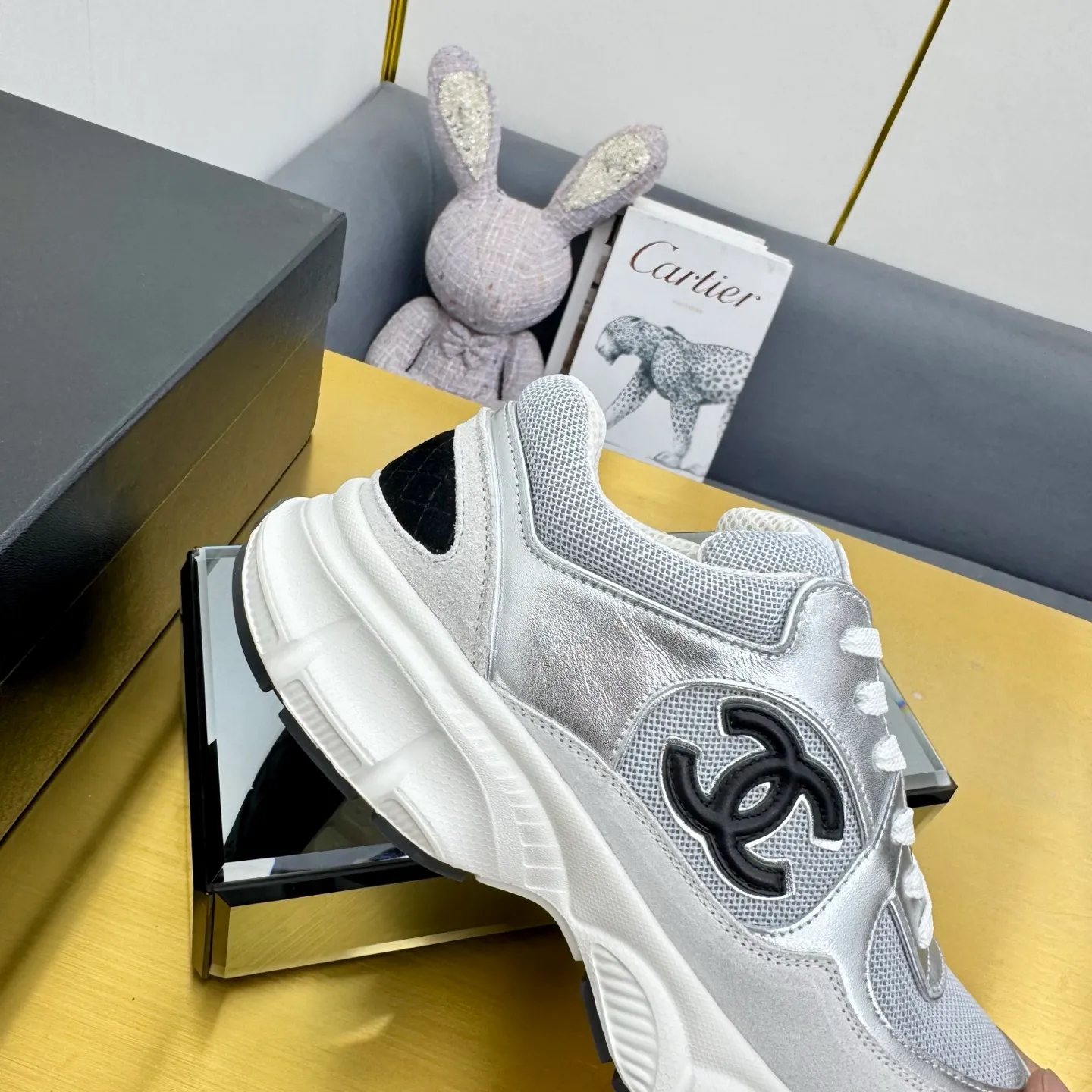 p700🐮🐮Upgraded version, upgraded version, upgraded version! No rebuttal accepted! ! ! ! Chanel Chanel dad shoes, couples' model for men and women - 2025 top casual sneakers in the counter. This classic design; the upper is electro-embroidered with various techniques; ❷The inner lining is made of: original Yangli + net ❸The outsole is based on: the original TPU combination outsole. The full set of boutique packaging for women 35–41
